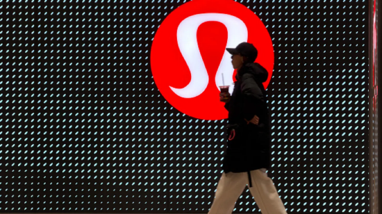 受代理权之争与关税拖累，Lululemon 发布疲软业绩指引