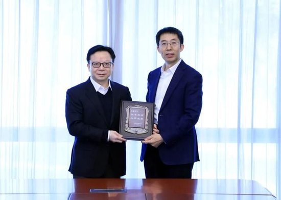 水木湛清华,桃李映晨曦|沐曦股份向清华大学捐赠仪式举行